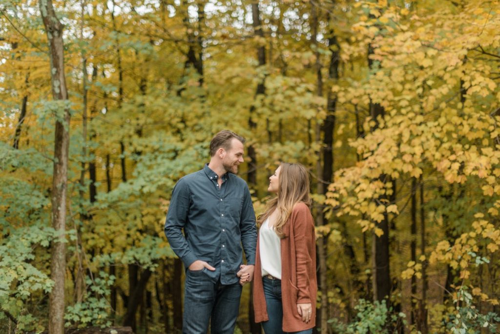 Crisp & Colorful Settler's Ridge Pittsburgh Engagement Session. For more engagement ideas, visit burghbrides.com!