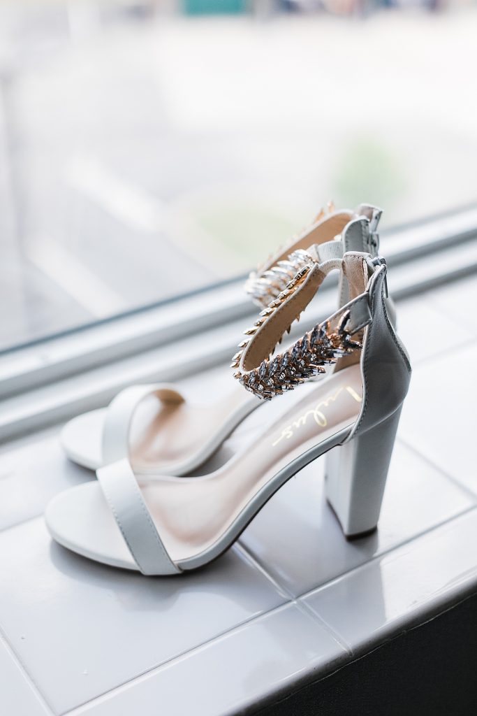 Clean & Classic Valley Brook Country Club Wedding. For more classic wedding ideas, visit burghbrides.com!