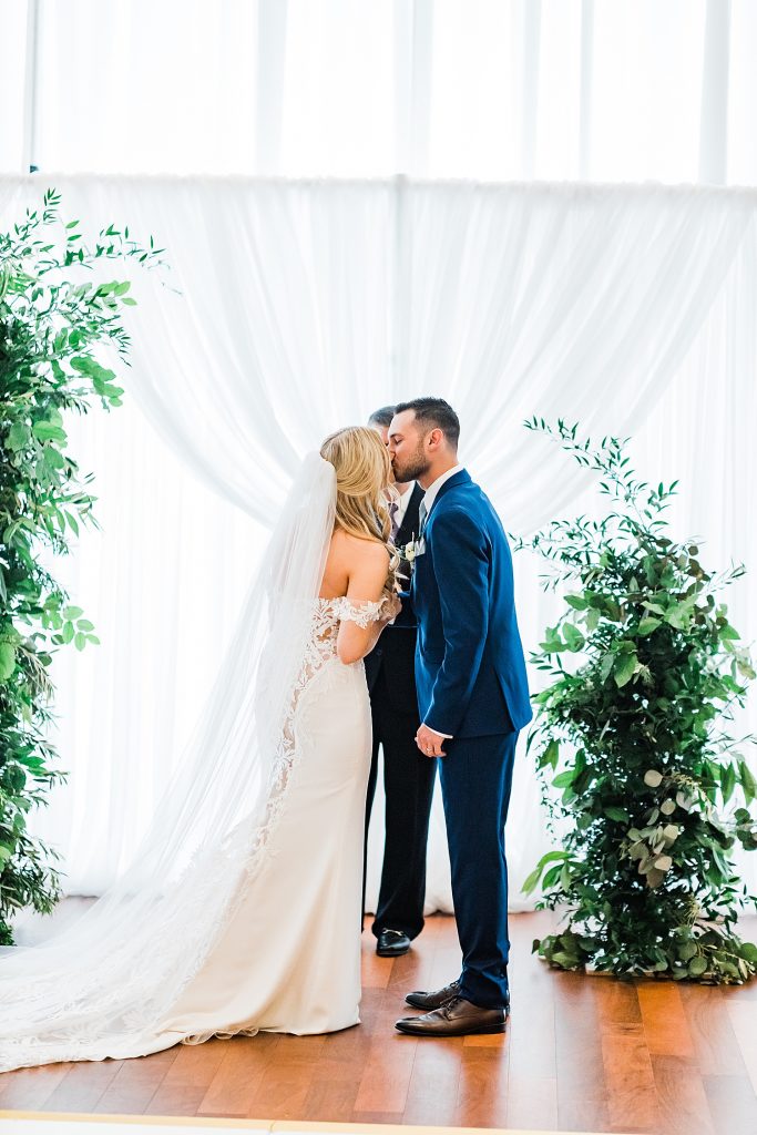Clean & Classic Valley Brook Country Club Wedding. For more classic wedding ideas, visit burghbrides.com!