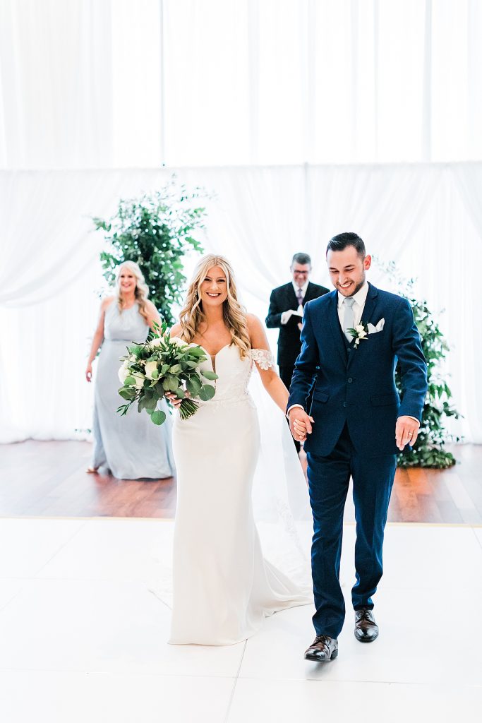 Clean & Classic Valley Brook Country Club Wedding. For more classic wedding ideas, visit burghbrides.com!