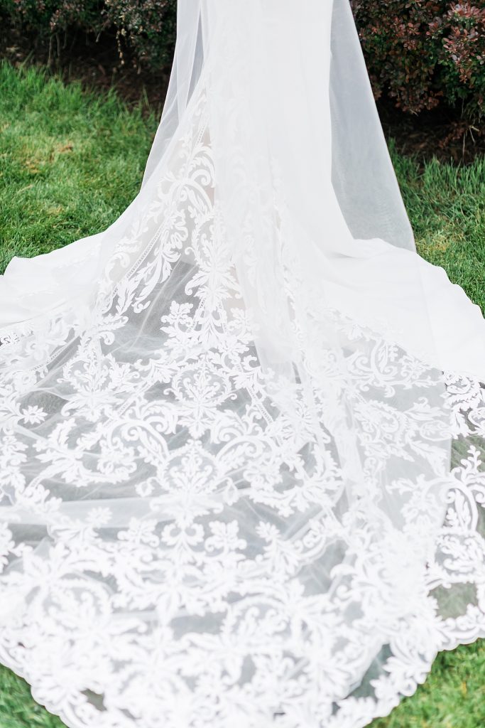 Clean & Classic Valley Brook Country Club Wedding. For more classic wedding ideas, visit burghbrides.com!