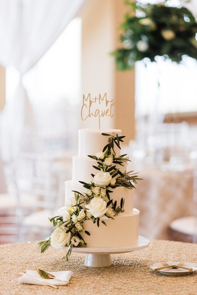Clean & Classic Valley Brook Country Club Wedding. For more classic wedding ideas, visit burghbrides.com!