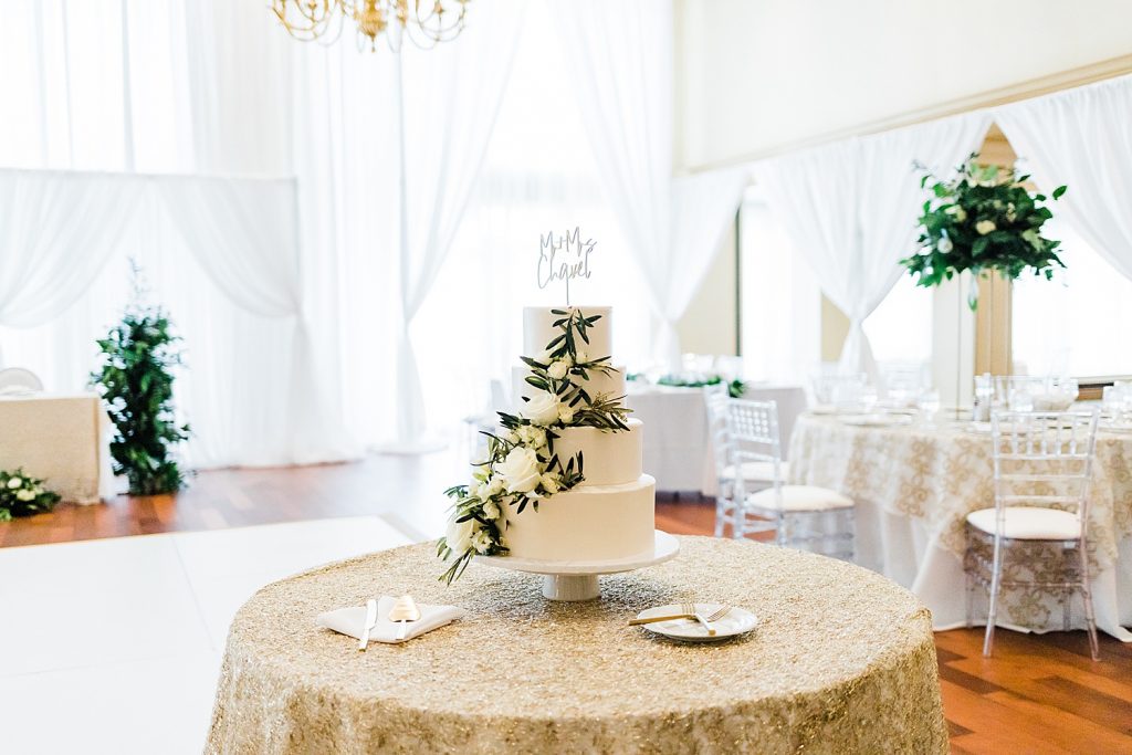 Clean & Classic Valley Brook Country Club Wedding. For more classic wedding ideas, visit burghbrides.com!