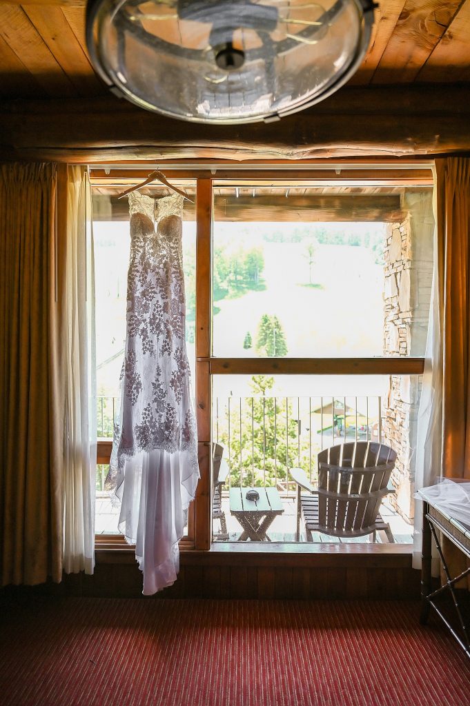 Seven Springs Wedding with Bold Colors. For more colorful wedding ideas, visit burghbrides.com!