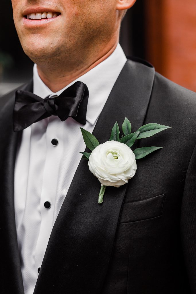 Luxe Art Deco Downtown Pittsburgh Wedding. For more modern wedding ideas, visit burghbrides.com!