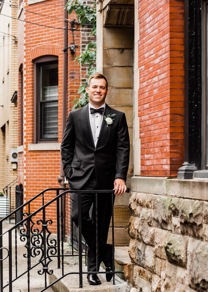 Luxe Art Deco Downtown Pittsburgh Wedding. For more modern wedding ideas, visit burghbrides.com!