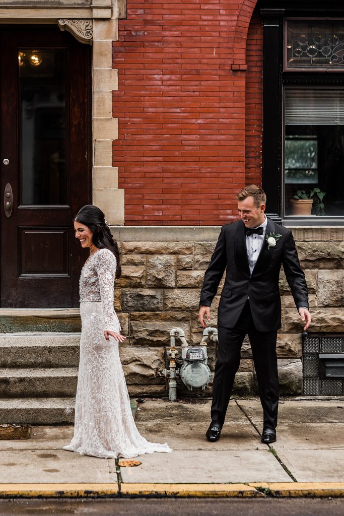 Luxe Art Deco Downtown Pittsburgh Wedding. For more modern wedding ideas, visit burghbrides.com!