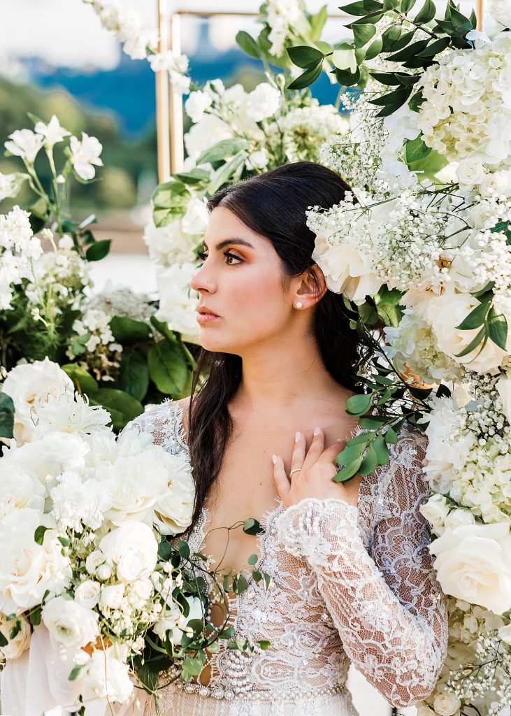Luxe Art Deco Downtown Pittsburgh Wedding. For more modern wedding ideas, visit burghbrides.com!
