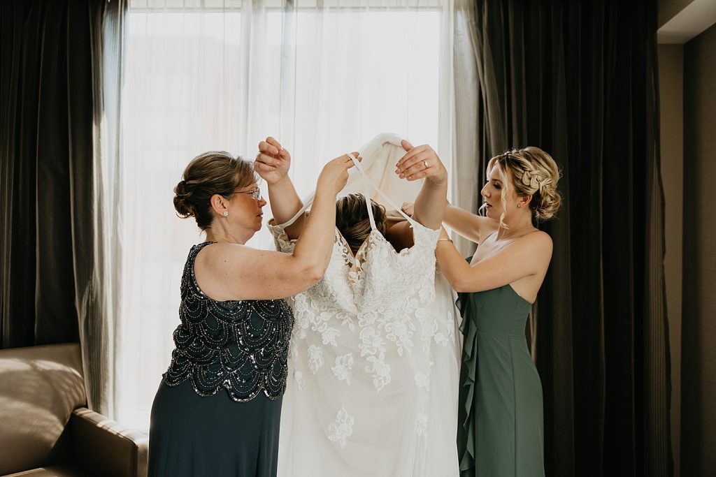 Playful Heinz History Center Wedding with Ribbon Details. For more Pittsburgh wedding ideas, visit burghbrides.com!