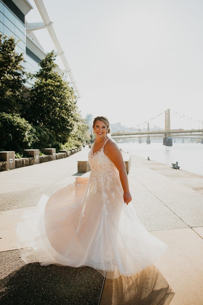 Playful Heinz History Center Wedding with Ribbon Details. For more Pittsburgh wedding ideas, visit burghbrides.com!