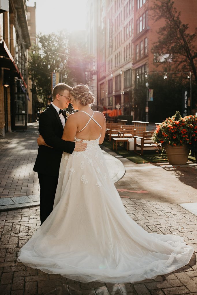 Playful Heinz History Center Wedding with Ribbon Details. For more Pittsburgh wedding ideas, visit burghbrides.com!