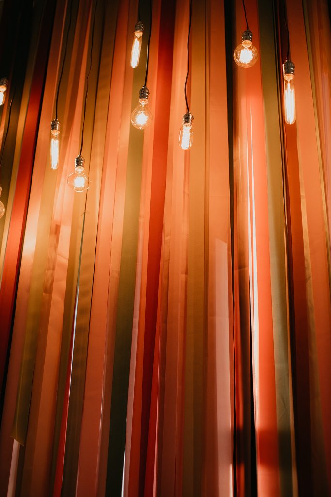 Playful Heinz History Center Wedding with Ribbon Details. For more Pittsburgh wedding ideas, visit burghbrides.com!