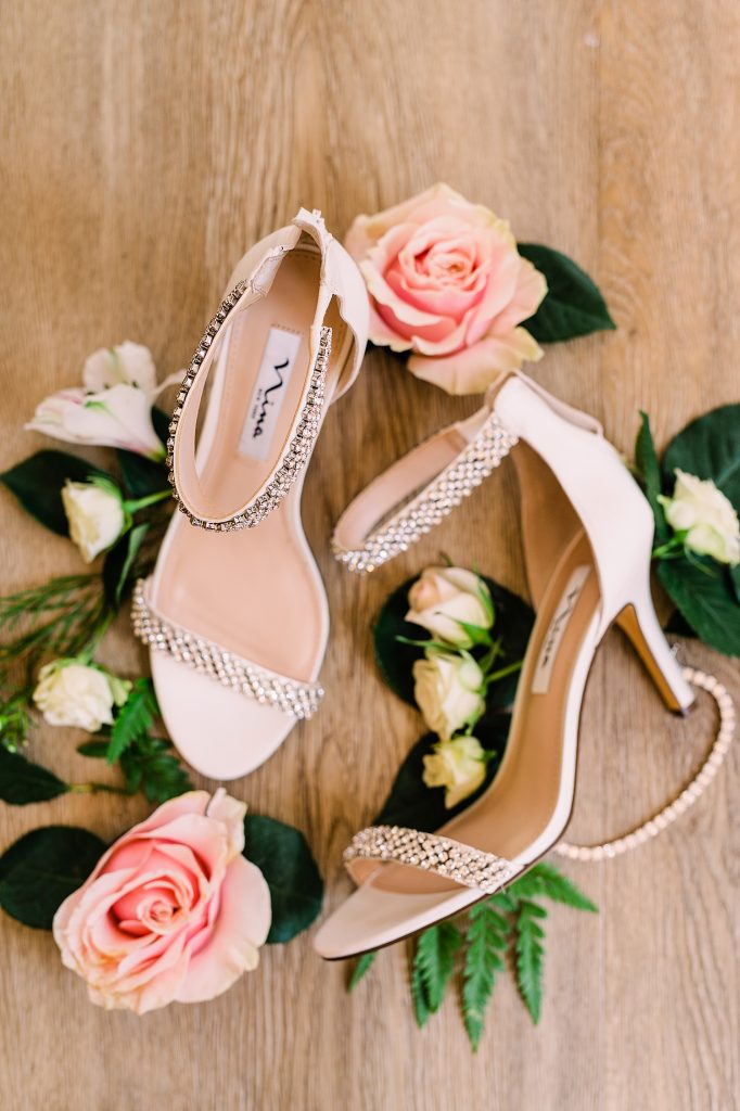 Classic Pittsburgh Inspired Wedding at Twelve Oaks Mansion. For more timeless wedding ideas, visit burghbrides.com!