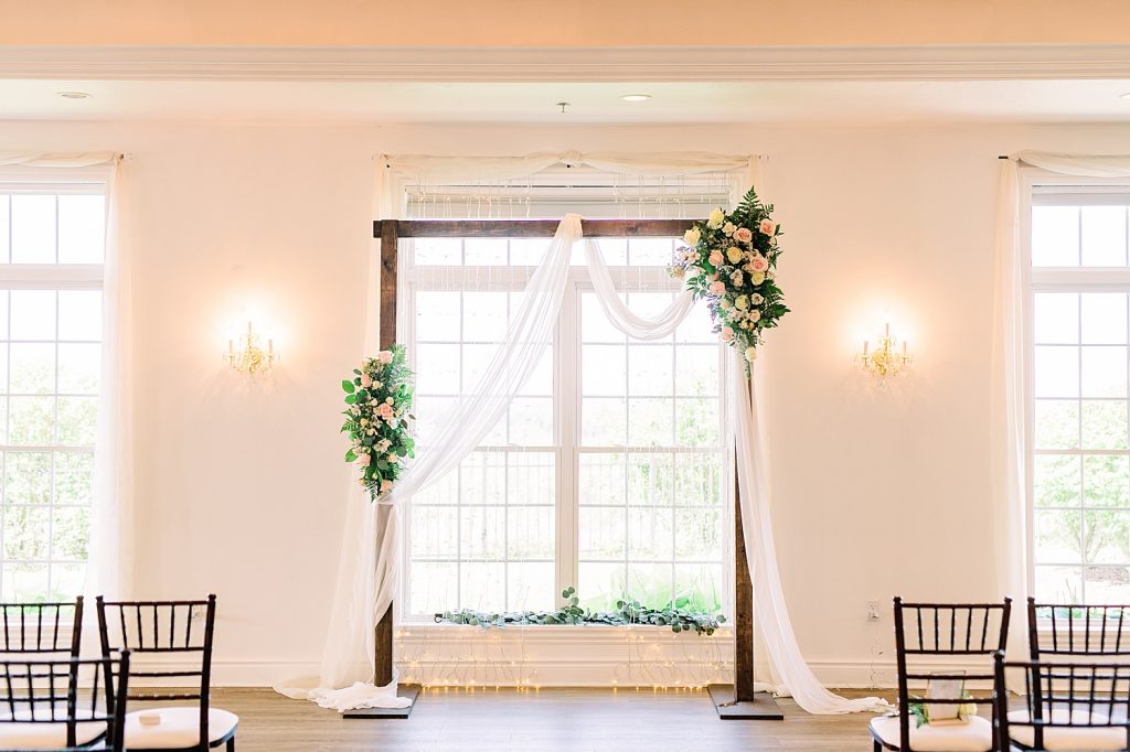 Classic Pittsburgh Inspired Wedding at Twelve Oaks Mansion. For more timeless wedding ideas, visit burghbrides.com!