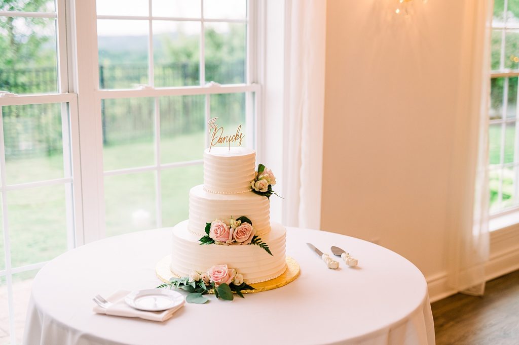 Classic Pittsburgh Inspired Wedding at Twelve Oaks Mansion. For more timeless wedding ideas, visit burghbrides.com!