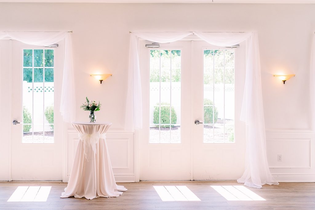 Classic Pittsburgh Inspired Wedding at Twelve Oaks Mansion. For more timeless wedding ideas, visit burghbrides.com!