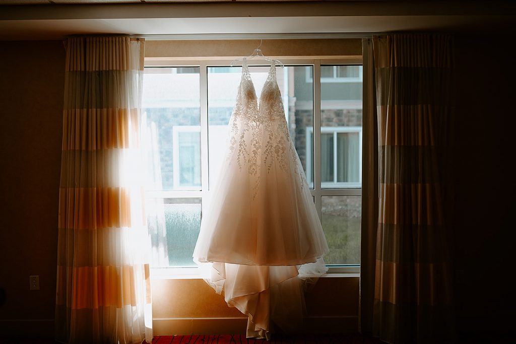 Edgewood Country Club Wedding with Nods to Pittsburgh. For more Pittsburgh wedding ideas, visit burghbrides.com!