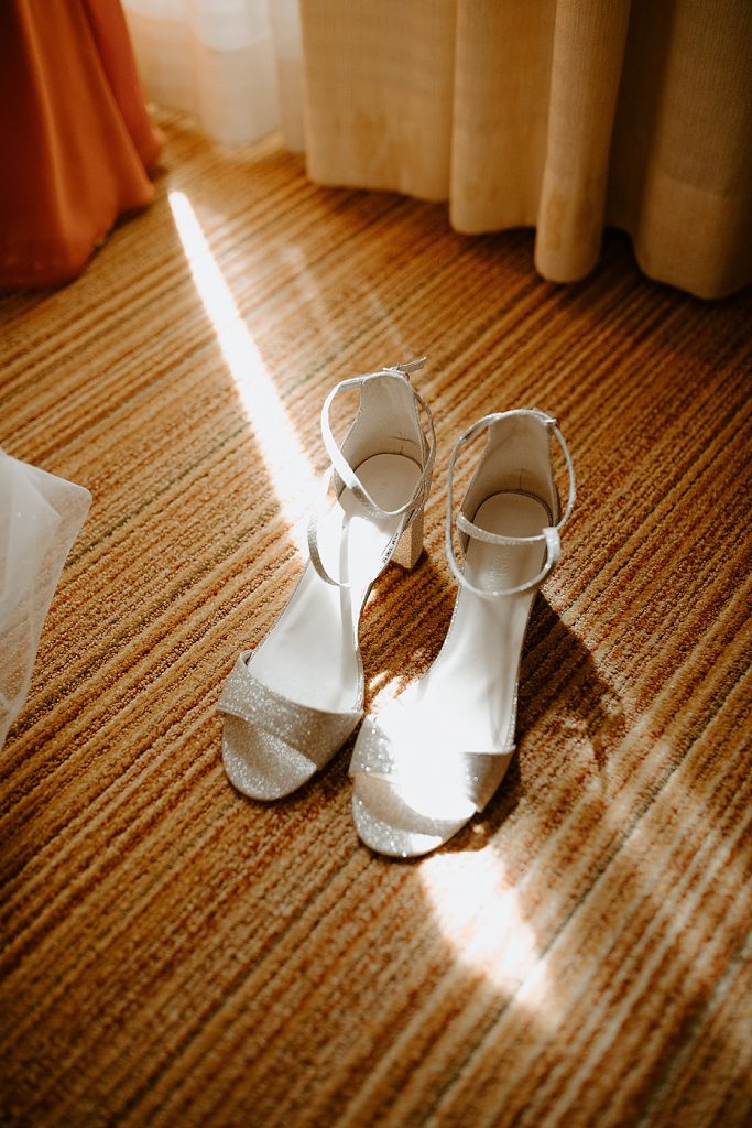 Edgewood Country Club Wedding with Nods to Pittsburgh. For more Pittsburgh wedding ideas, visit burghbrides.com!