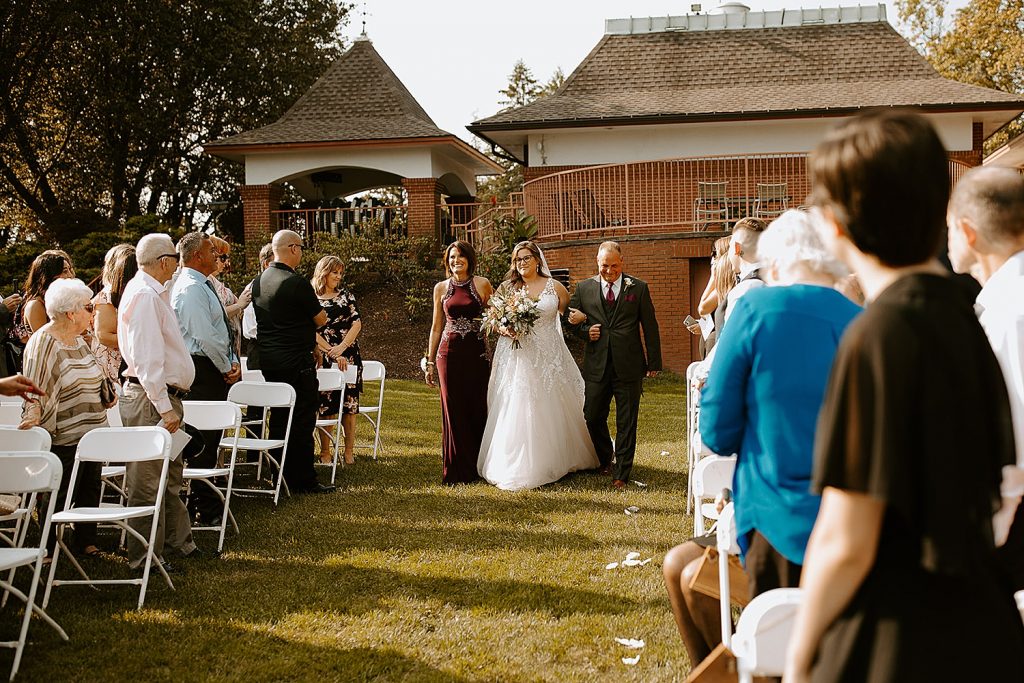 Edgewood Country Club Wedding with Nods to Pittsburgh. For more Pittsburgh wedding ideas, visit burghbrides.com!
