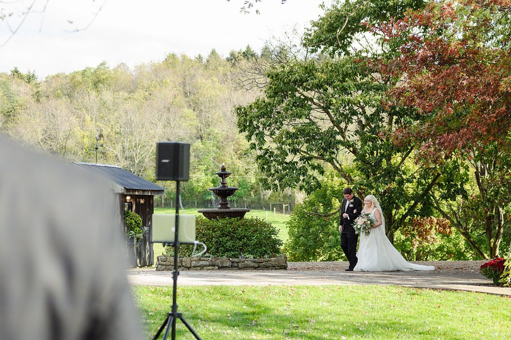 Shady Elms Farm Wedding with Mint Accents. For more rustic wedding ideas, visit burghbrides.com!