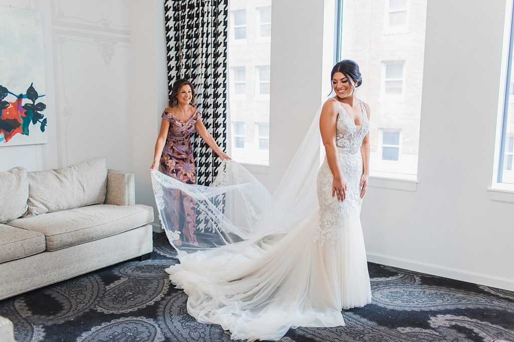 Timeless Fox Chapel Golf Club Wedding with Modern Twists. For more fine art wedding ideas, visit burghbrides.com!