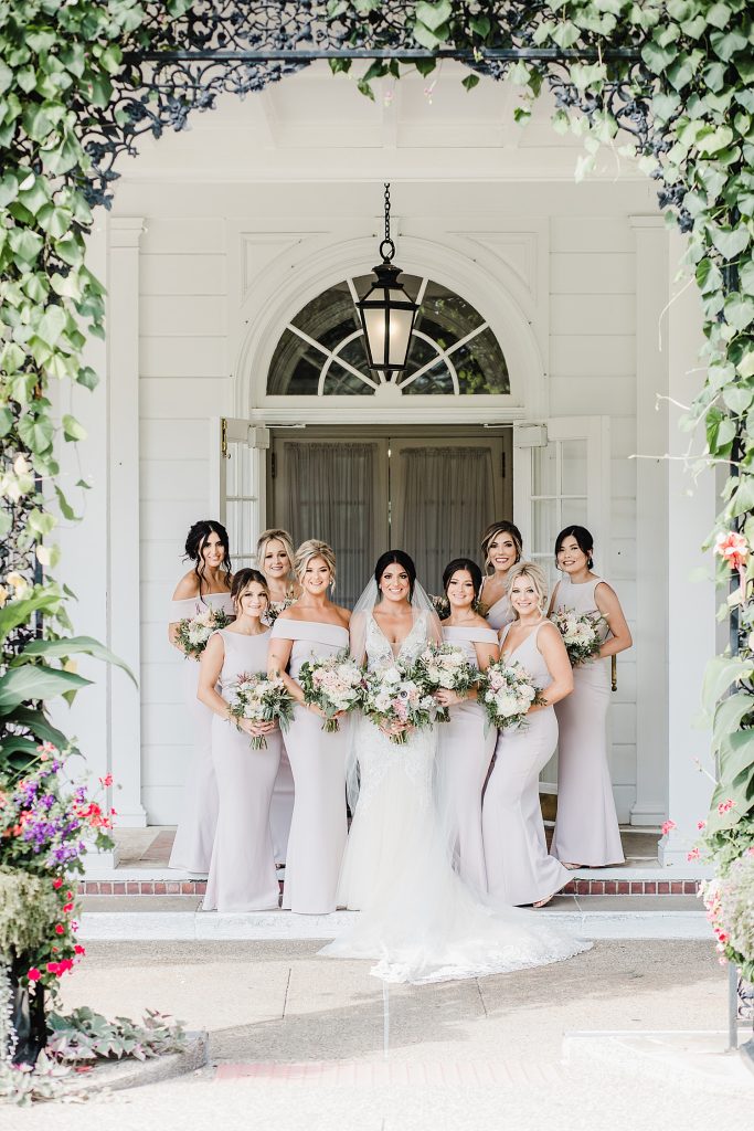Timeless Fox Chapel Golf Club Wedding with Modern Twists. For more fine art wedding ideas, visit burghbrides.com!