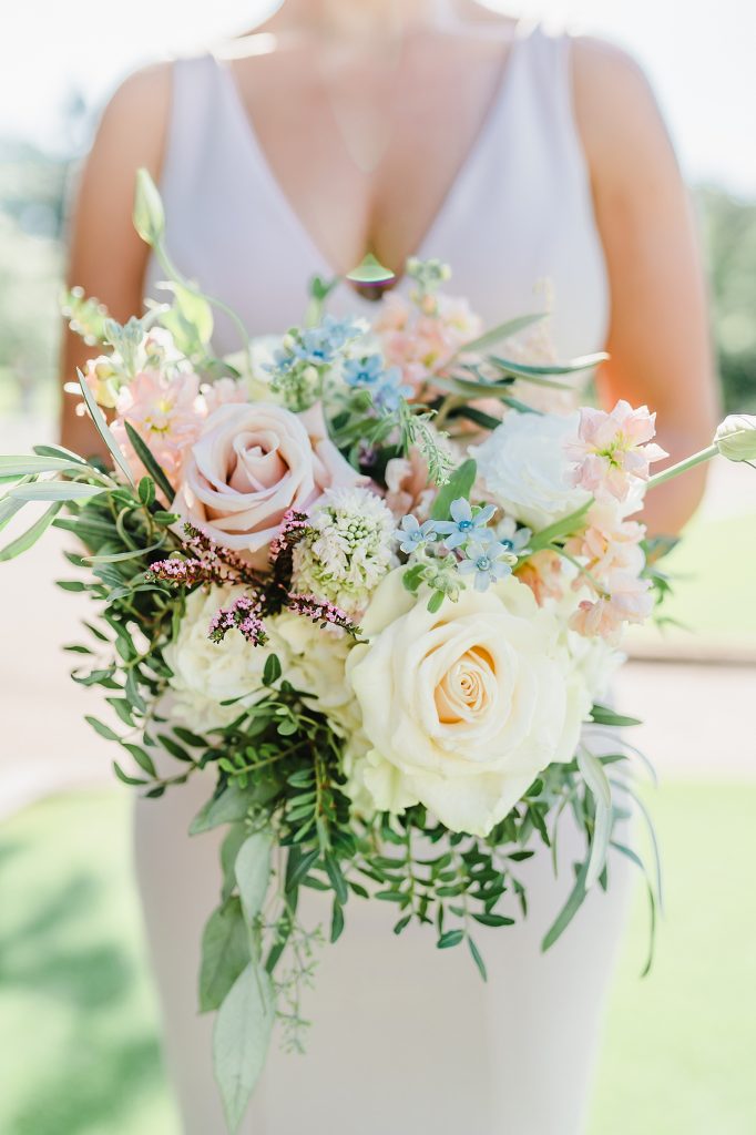 Timeless Fox Chapel Golf Club Wedding with Modern Twists. For more fine art wedding ideas, visit burghbrides.com!