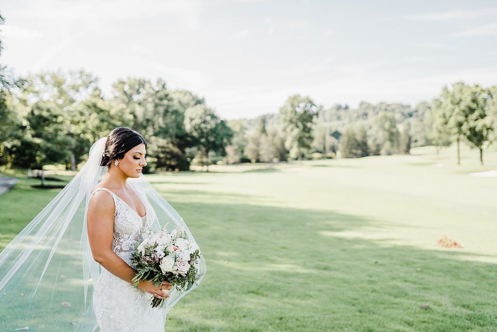 Timeless Fox Chapel Golf Club Wedding with Modern Twists. For more fine art wedding ideas, visit burghbrides.com!