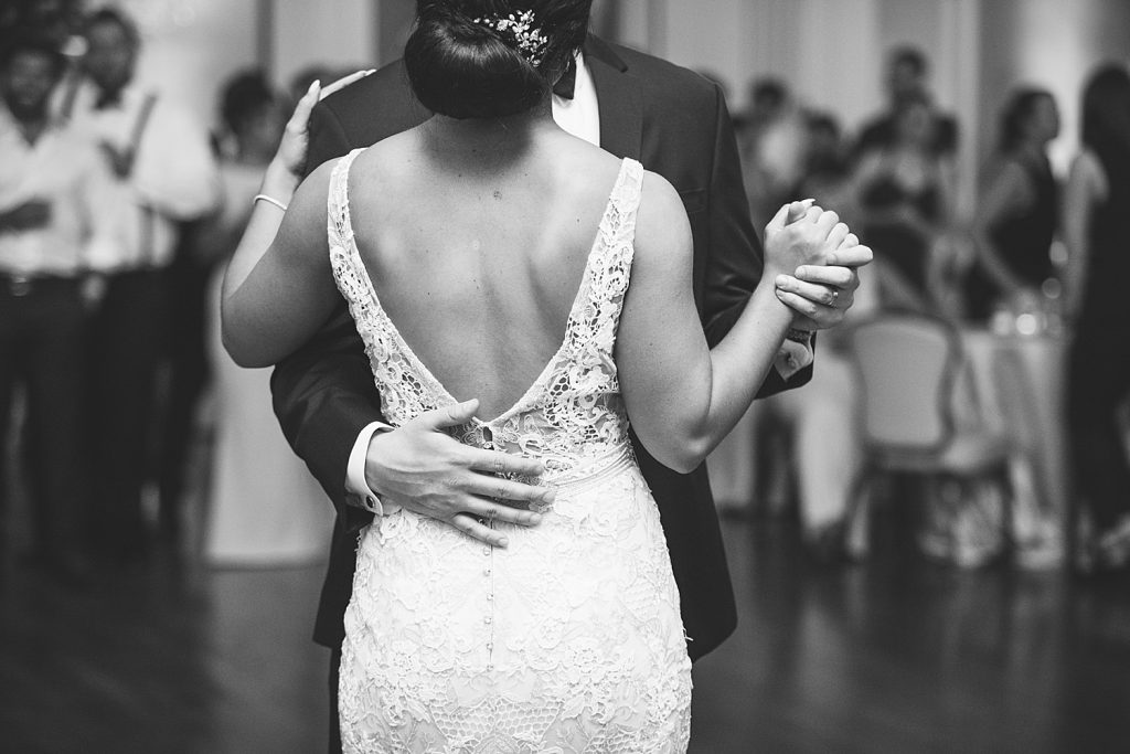 Timeless Fox Chapel Golf Club Wedding with Modern Twists. For more fine art wedding ideas, visit burghbrides.com!