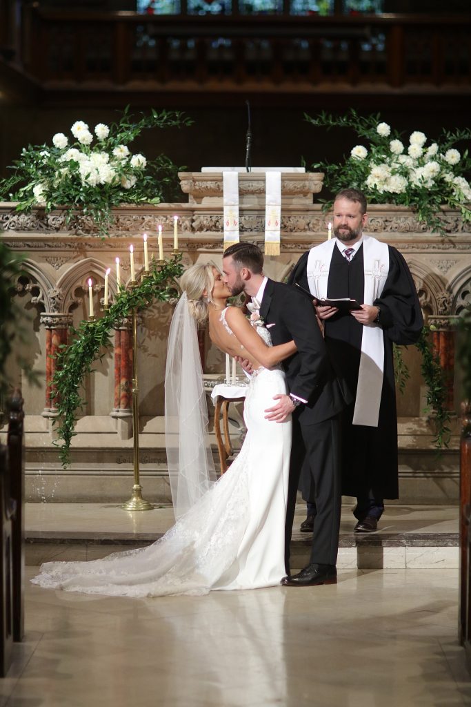 Chic City Wedding at The Pennsylvanian | Burgh Brides | Araujo Photography