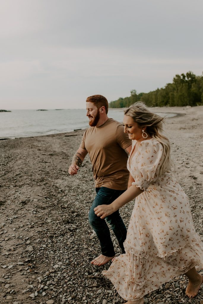 Coastal Style Lake Erie Engagement Session | Burgh Brides | Jessica Jolene Photography