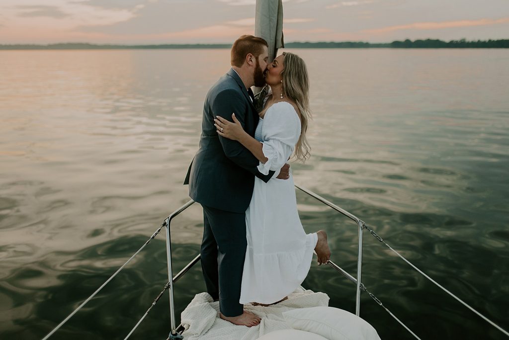 Coastal Style Lake Erie Engagement Session | Burgh Brides | Jessica Jolene Photography