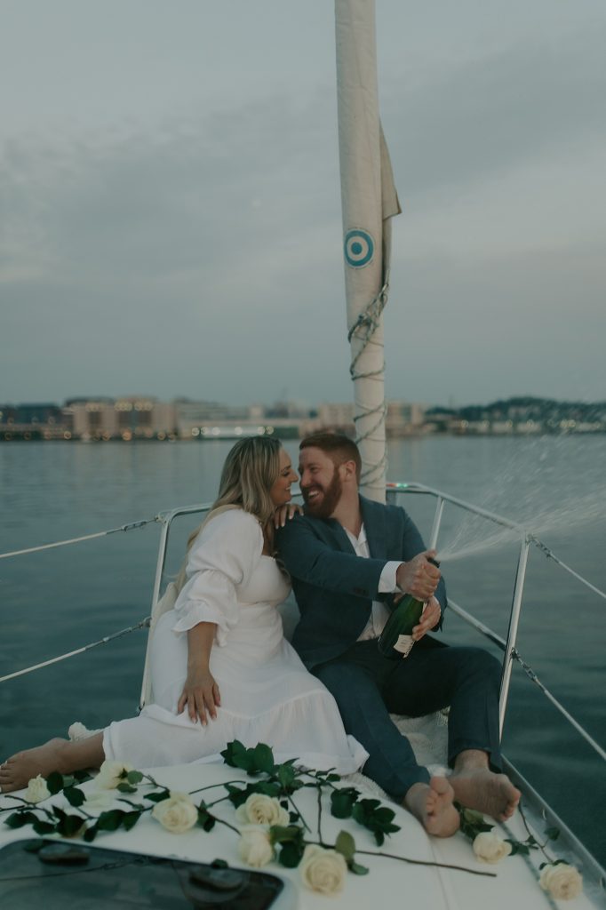 Coastal Style Lake Erie Engagement Session | Burgh Brides | Jessica Jolene Photography