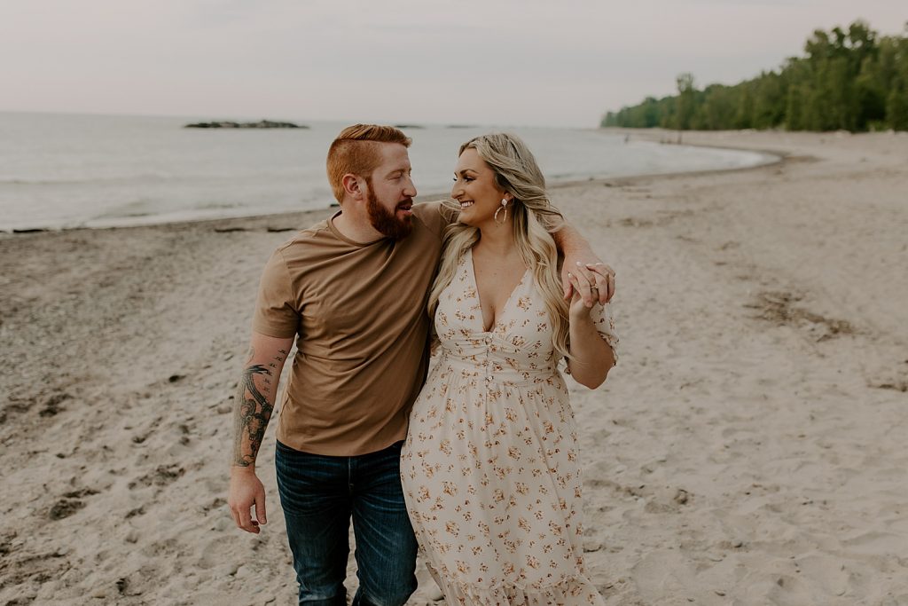 Coastal Style Lake Erie Engagement Session | Burgh Brides | Jessica Jolene Photography