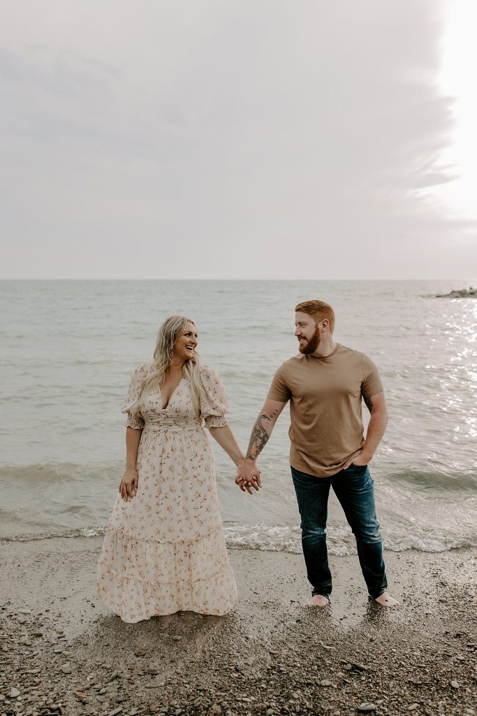 Coastal Style Lake Erie Engagement Session | Burgh Brides | Jessica Jolene Photography