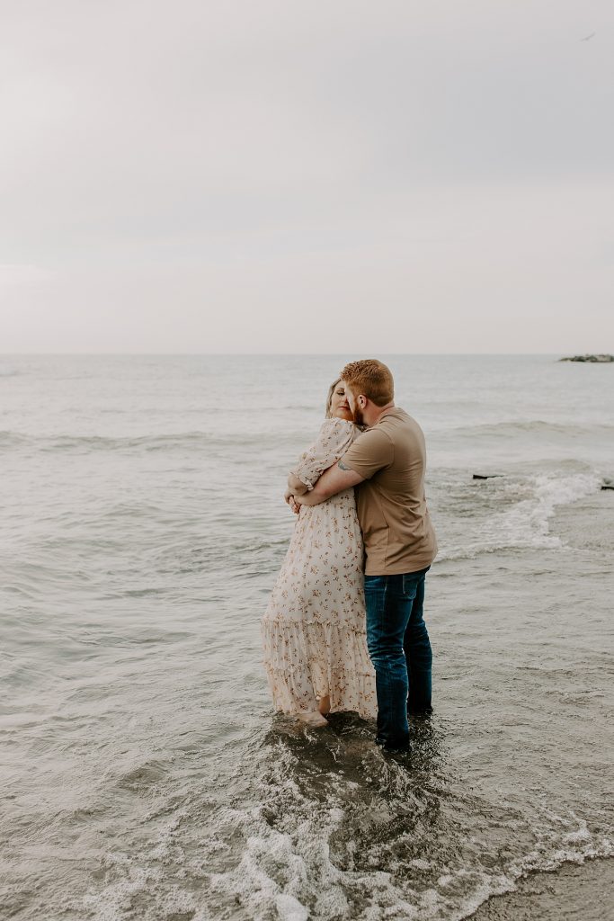 Coastal Style Lake Erie Engagement Session | Burgh Brides | Jessica Jolene Photography