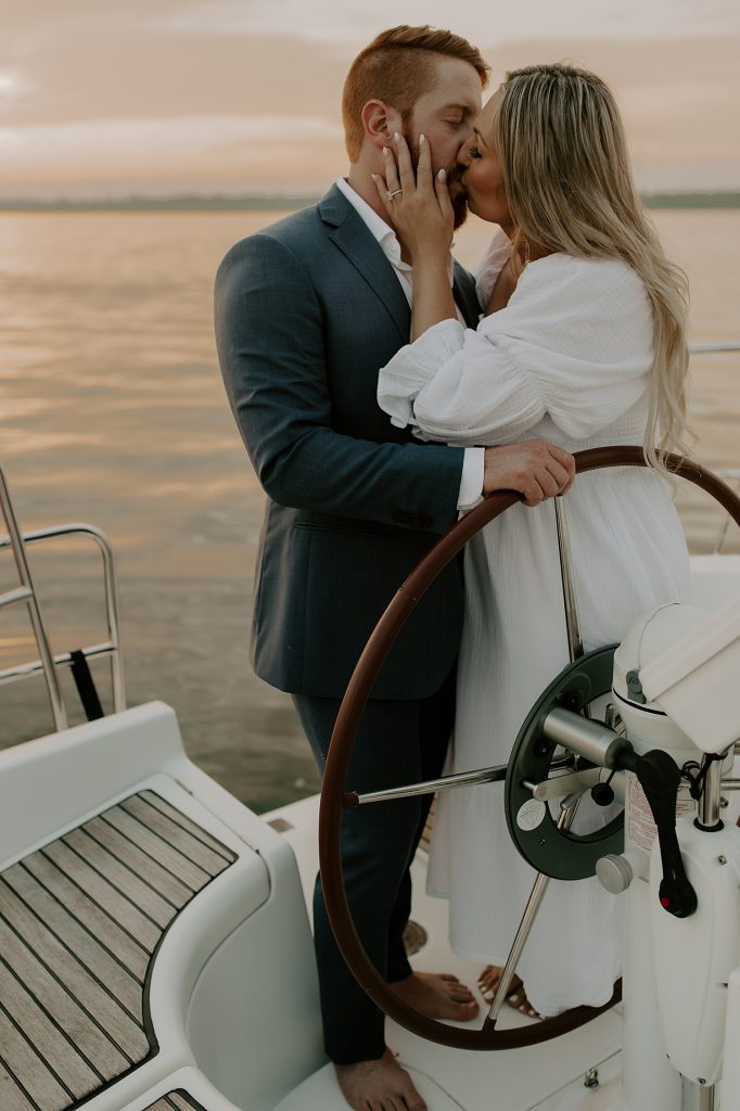 Coastal Style Lake Erie Engagement Session | Burgh Brides | Jessica Jolene Photography