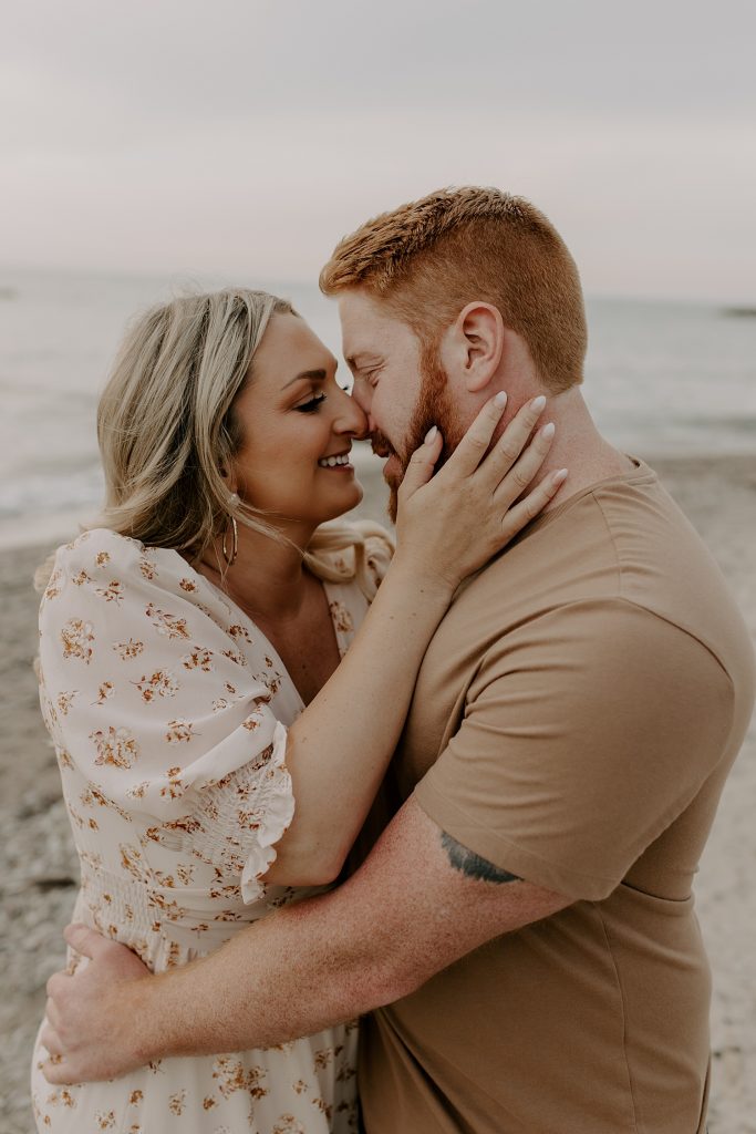 Coastal Style Lake Erie Engagement Session | Burgh Brides | Jessica Jolene Photography