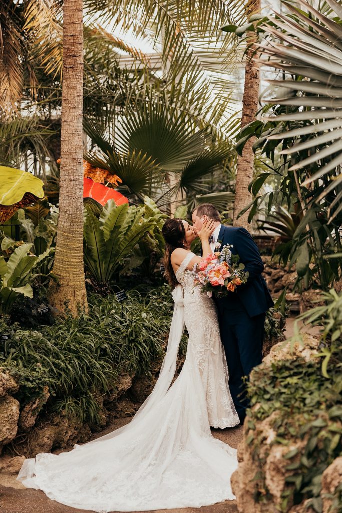 Romantic Springtime Phipps Conservatory Wedding | Burgh Brides Romantic Springtime Phipps Conservatory Wedding | Burgh Brides
