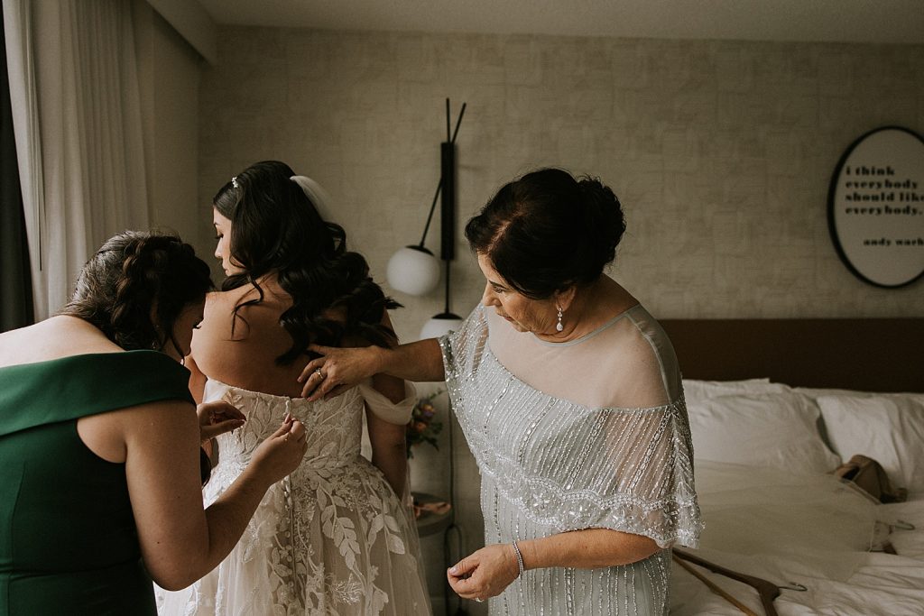 Intimate Courthouse Wedding & Cafe du Jour Reception | Burgh Brides | All Heart Photo