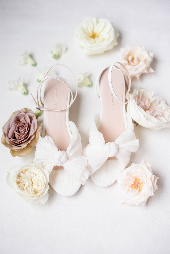 Radiant & Romantic Oakmont Country Club Wedding | Burgh Brides | Alison Mish Photography