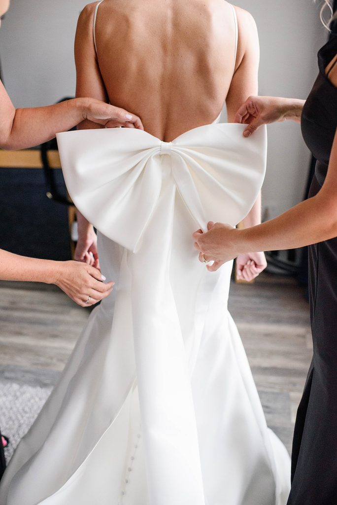 Radiant & Romantic Oakmont Country Club Wedding | Burgh Brides | Alison Mish Photography