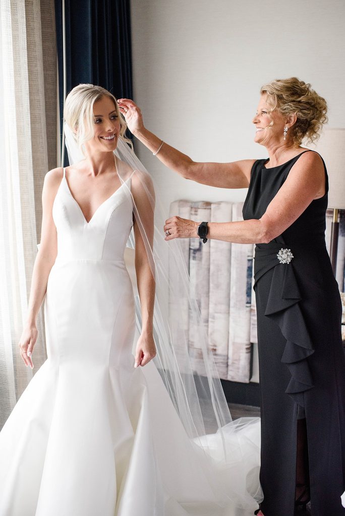 Radiant & Romantic Oakmont Country Club Wedding | Burgh Brides | Alison Mish Photography