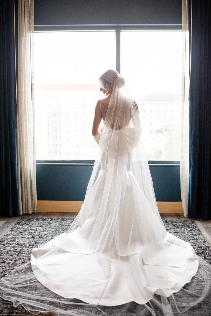 Radiant & Romantic Oakmont Country Club Wedding | Burgh Brides | Alison Mish Photography
