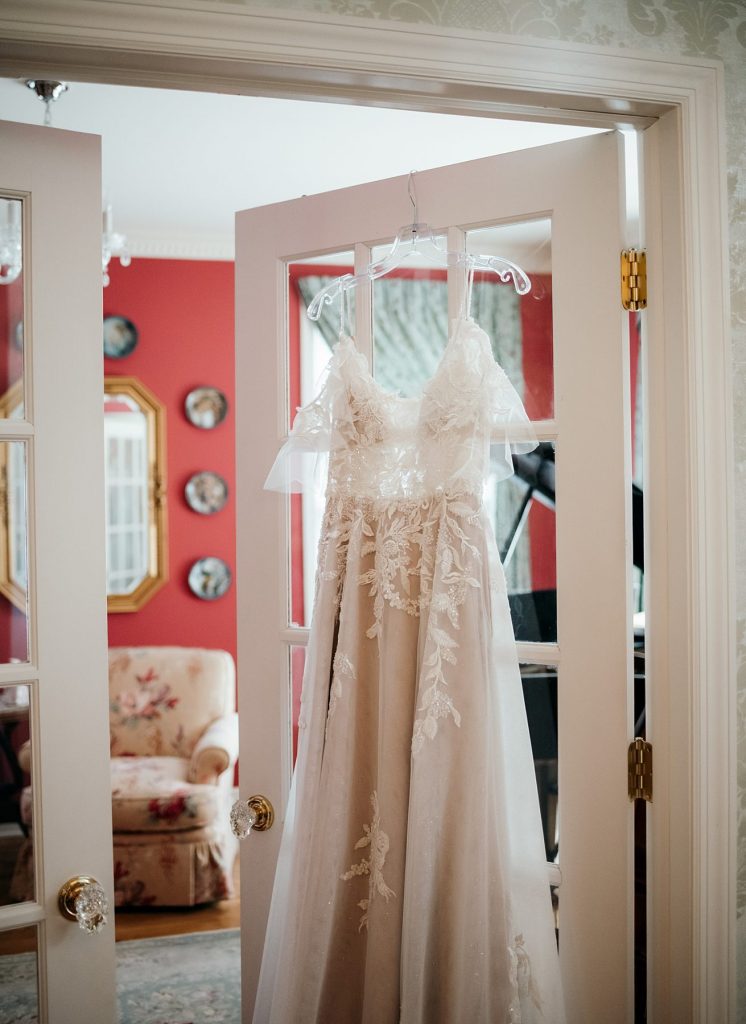 Dusty Blue & Berry Wedding at the Butler Country Club | Burgh Brides | Carly K Photography